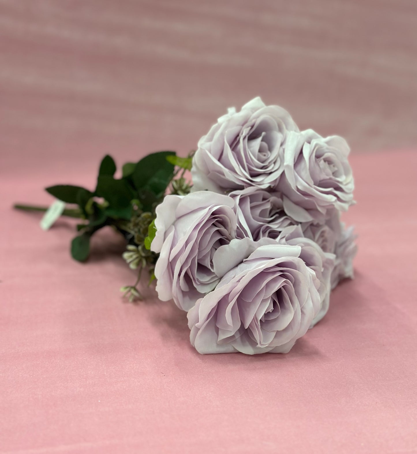 Ramos con 7 y 9 flores. Varios colores. Precios varían.