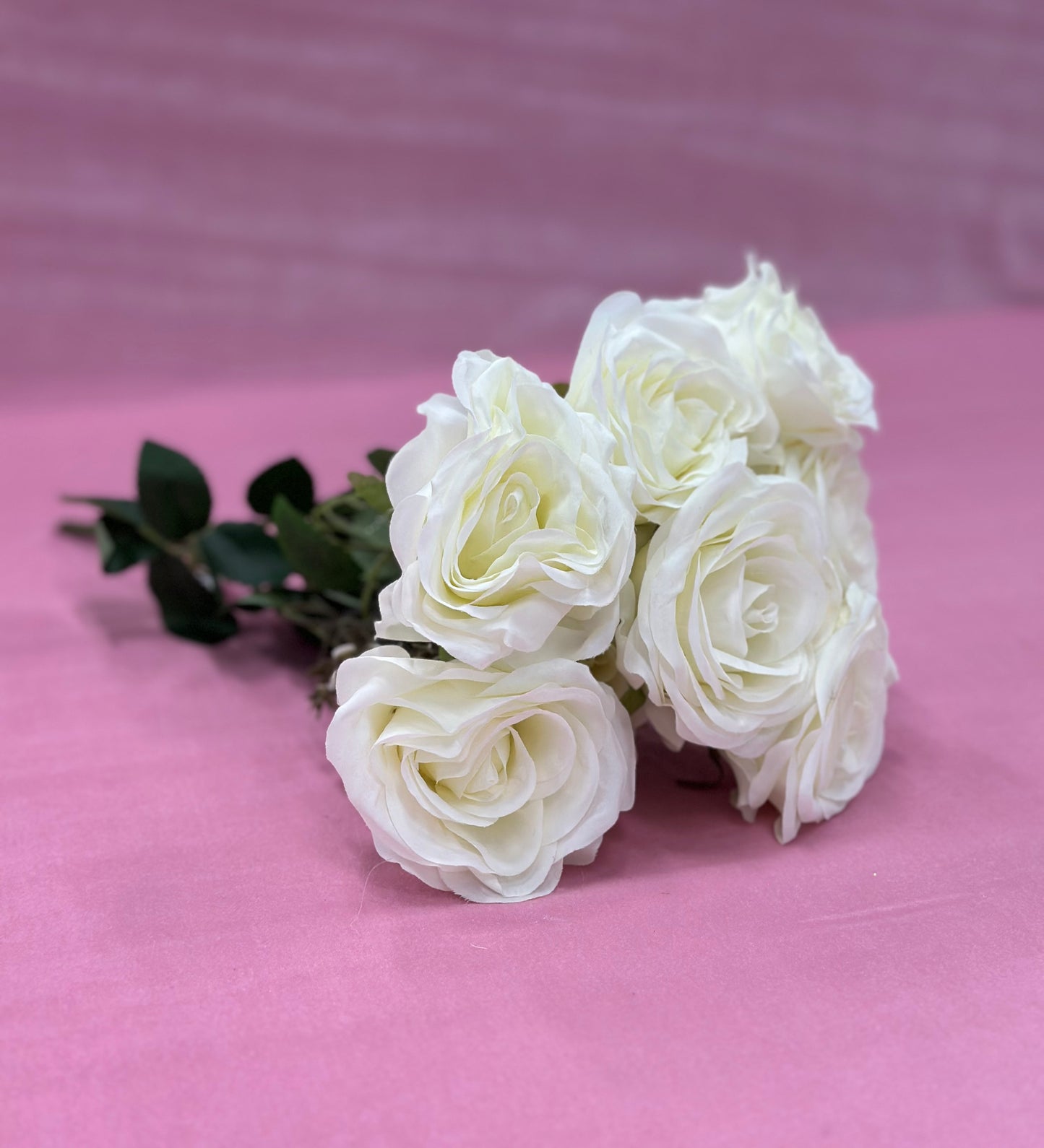 Ramos con 7 y 9 flores. Varios colores. Precios varían.