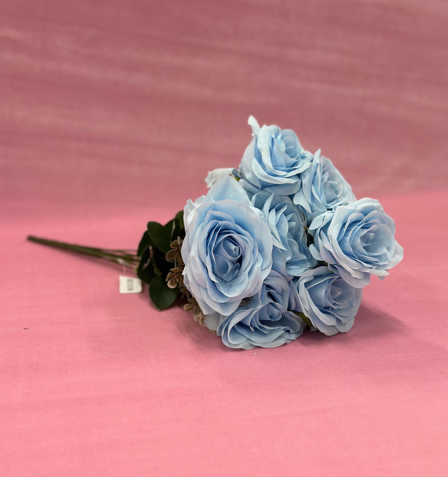 Ramos con 7 y 9 flores. Varios colores. Precios varían.