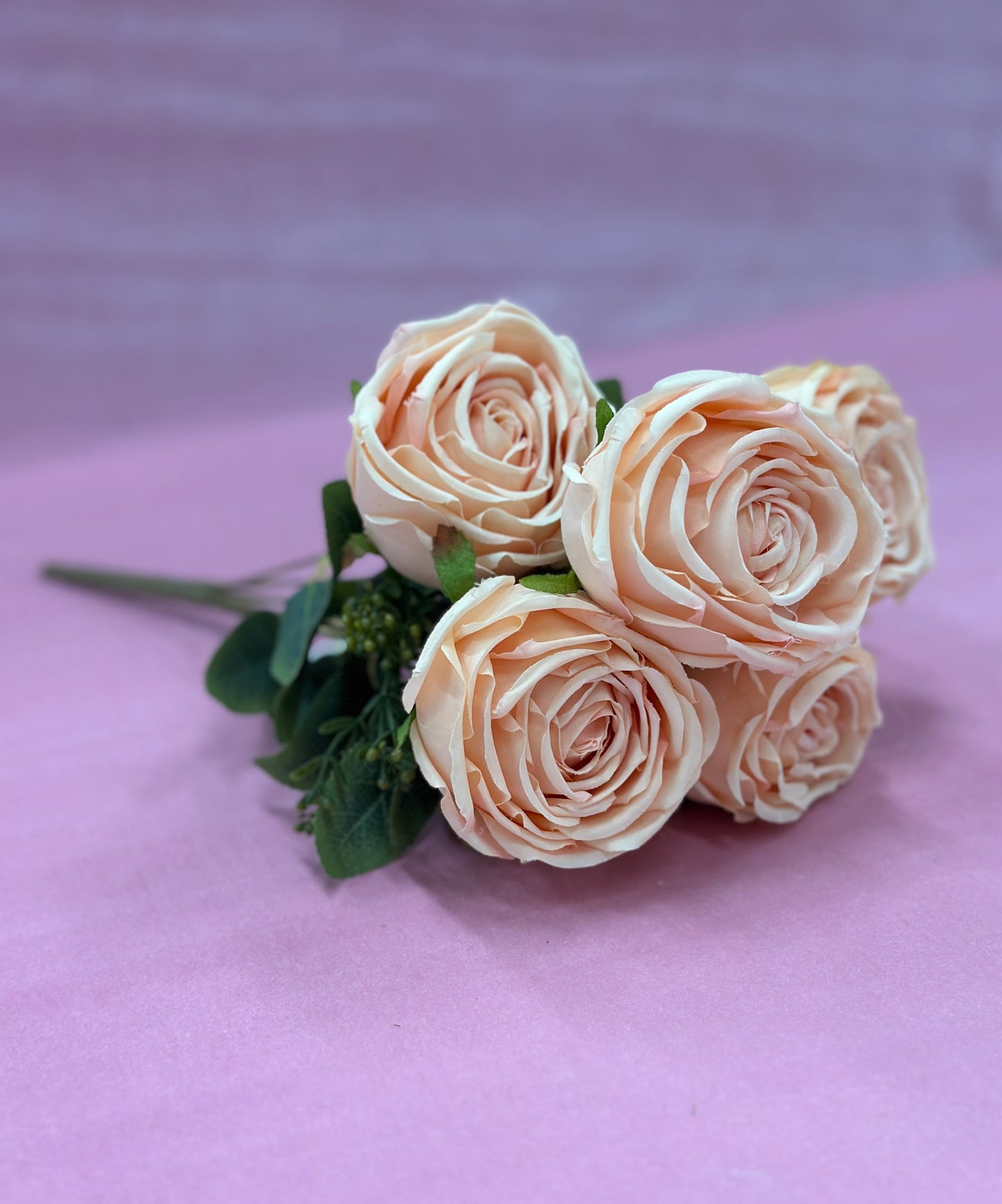 Ramos con 7 y 9 flores. Varios colores. Precios varían.