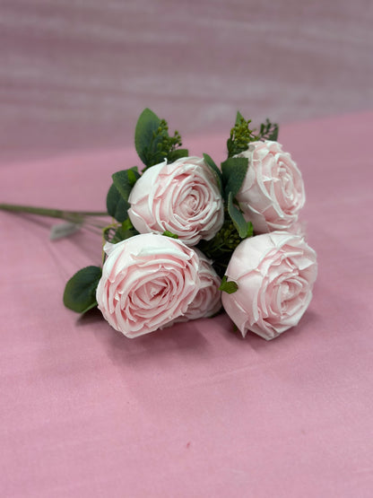 Ramos con 7 y 9 flores. Varios colores. Precios varían.