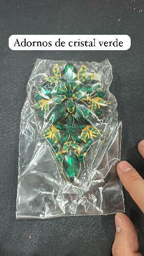 ADORNO DE CRISTAL VERDE ESM