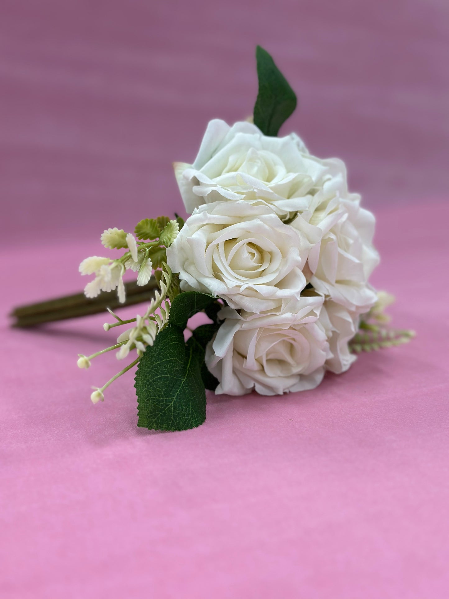 Ramos con 7 y 9 flores. Varios colores. Precios varían.