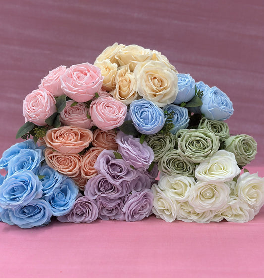 Ramos con 7 y 9 flores. Varios colores. Precios varían.